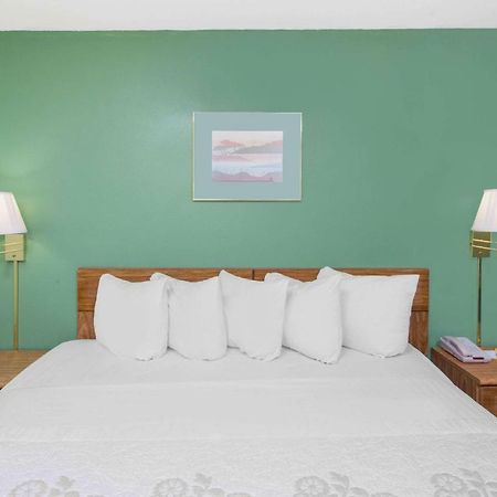 Days Inn By Wyndham Mountain Grove ภายนอก รูปภาพ